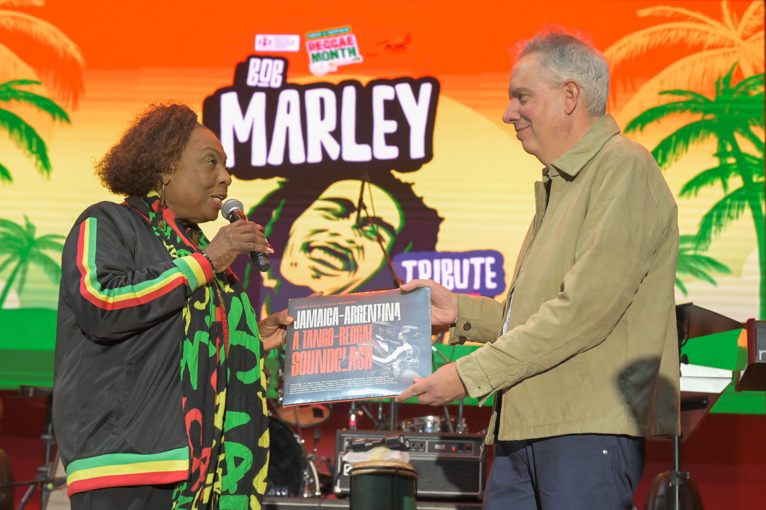 Minister Grange receives Jamaica-Argentina cultural token